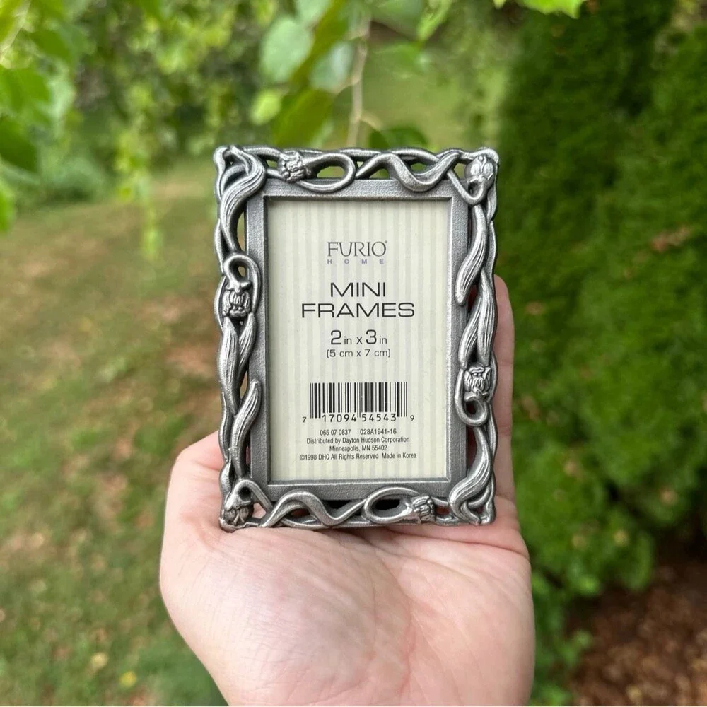 Furio Floral Tiny Vintage 1990s Mini Frame Silver 2” x 3”
